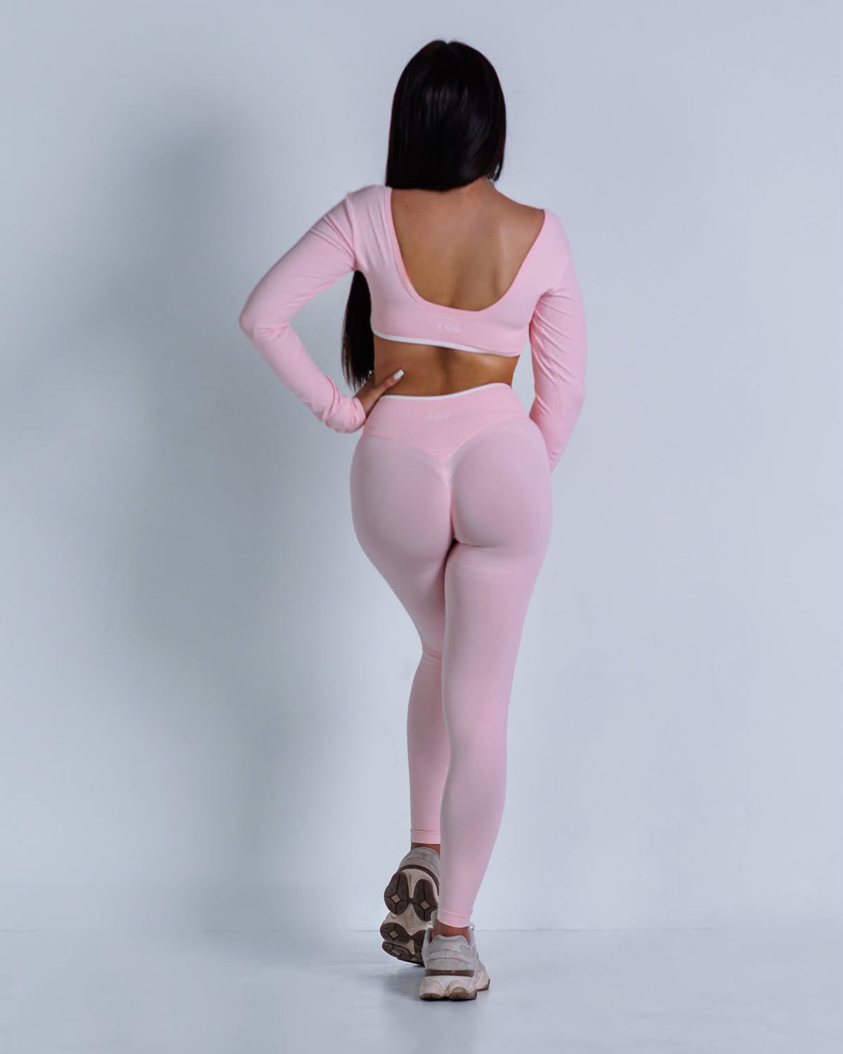 Bebi roze ženski sportski komplet CLEARLY PINK — top i push up helanke visokog struka | EGO