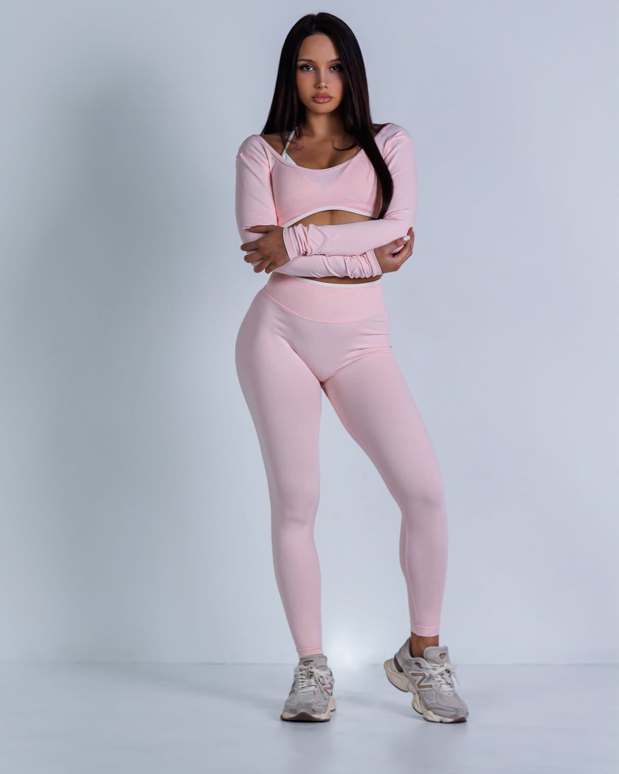 Bebi roze ženski sportski komplet CLEARLY PINK — top i push up helanke visokog struka | EGO